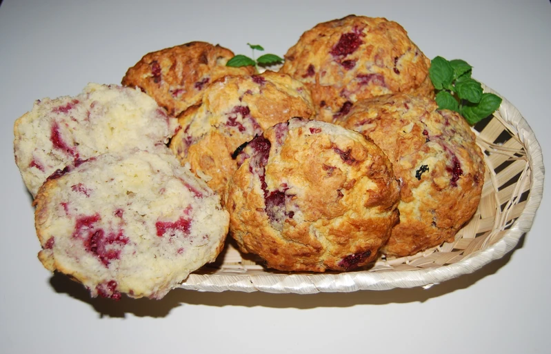 Scones z malinami - angielskie bułeczki