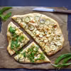 Pizza z cukinią i serem pleśniowym
