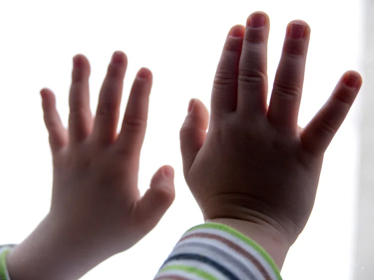 Zdjęcie Co mogę oznaczać trzęsące się ręce u dzieci? #1