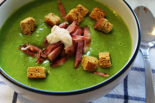 Zupa z zielonego groszku z szynką / Pea and ham soup