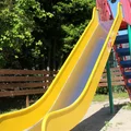 Uwaga na place zabaw! W upał mogą być niebezpieczne dla dzieci!