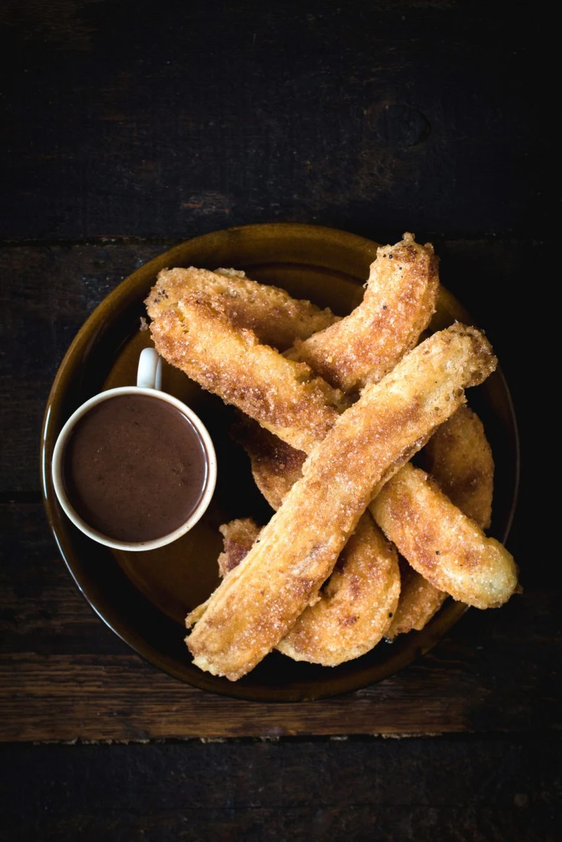 Churros z sosem czekoladowym