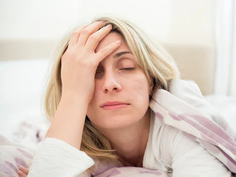 Nadmierna senność w ciągu dnia i ciągłe zmęczenie - co może być ich przyczyną?