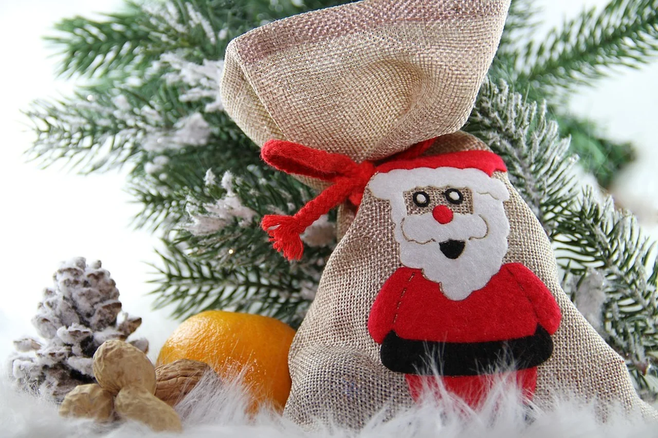 Przesyłki świąteczne - jak pomóc Mikołajowi ?