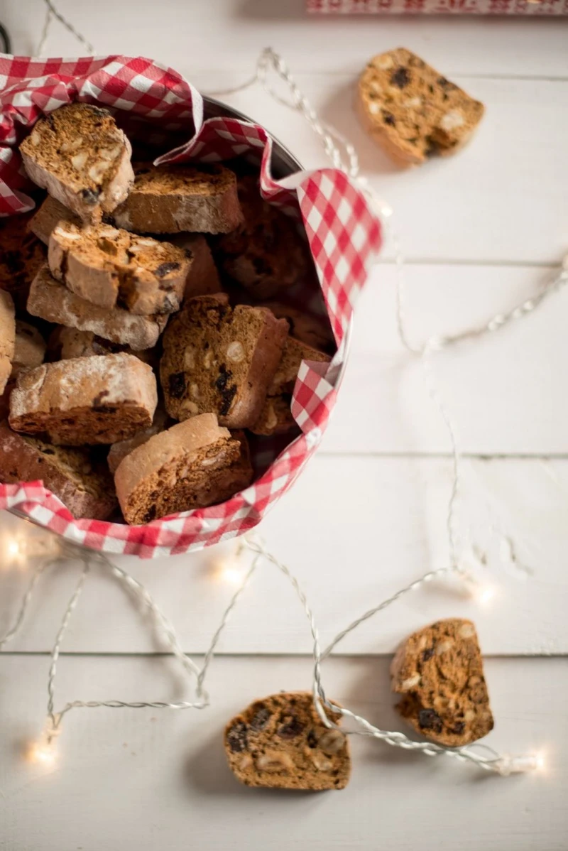 BISCOTTI Z PISTACJAMI I RODZYNKAMI