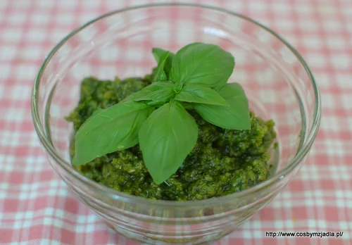 zielone pesto z bazylii