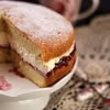 Victoria sponge cake - pyszny przekładany biszkopt