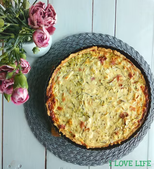 Quiche z boczkiem i fetą