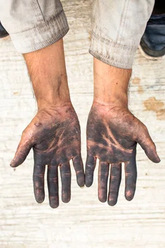 Jak wyczyścić brudne ręce?