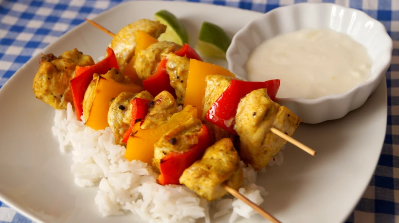 Pikantne FIT szaszłyki z kurczaka w sosie jogurtowym -370 kcal