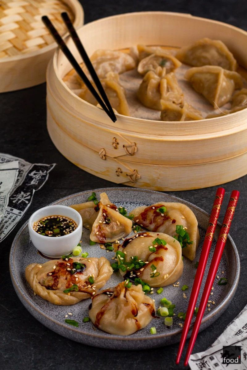 Chińskie pierożki jiaozi z wieprzowiną