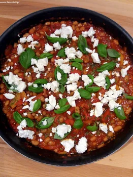 Pieczona fasola w sosie pomidorowym