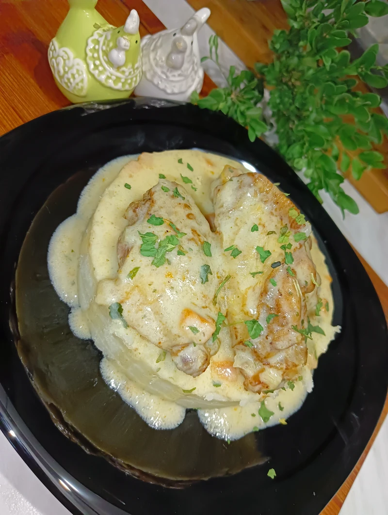 Skrzydełka w sosie śmietanowo - mącznym