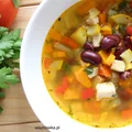 Włoska zupa Minestrone z dodatkiem pieczonego schabu