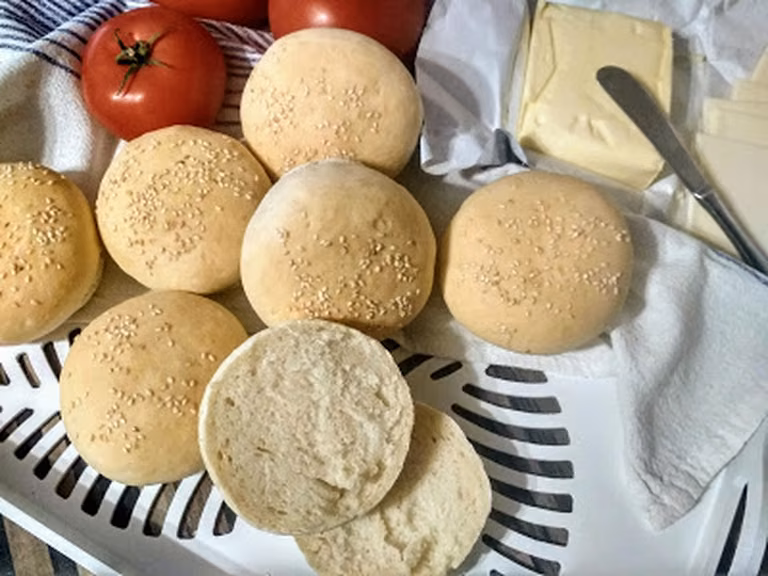 Bułki pszenne z mąką ziemniaczaną
