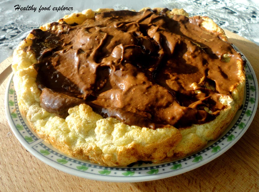 Pieczony omlet z czekoladowym kremem z awokado