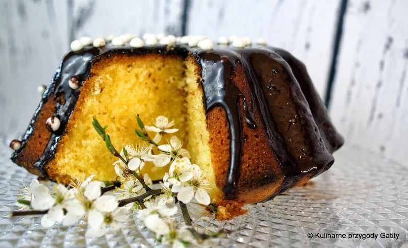 Babka cytrynowa z polewą czekoladową