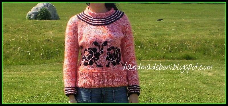 Melanżowy sweter z różami