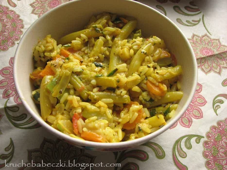 Ryż, fasolka szparagowa i curry