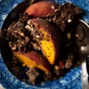 Karobowe crumble z brzoskwiniami