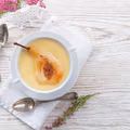 Pudding jaglany z miodem, cynamonem i gruszką