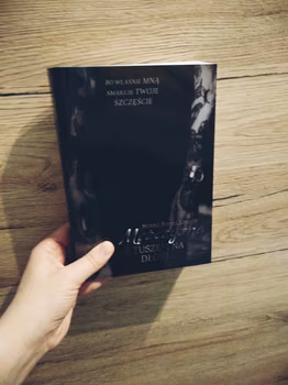 Recenzja – „Mężczyzna z tuszem na dłoni” Monika Joanna Cieluch