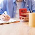 Zakaz używania telefonów w szkołach! Stanowisko ministra edukacji