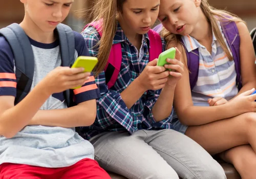 Koniec social mediów dla dzieci w Danii! Polska pójdzie tą samą drogą?