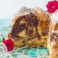 Łaciata babka z wiśniami