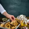 Kuchnia włoska: foccacia z rozmarynem i czosnkiem