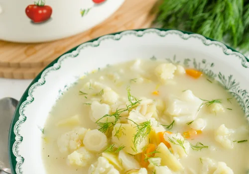 Przepis na klasyczną zupę kalafiorową! Nie zapomnij o kluczowym składniku, który podkręci smak!
