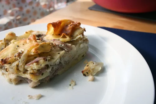 Rigatoni z białą kiełbasą
