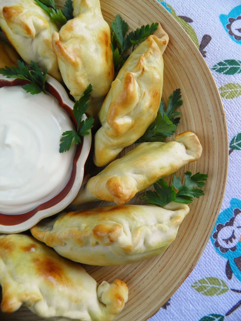 Samosy - indyjskie pieczone pierogi
