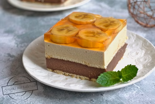 Kawowo-czekoladowe ciasto z bananami i galaretką - bez pieczenia