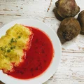 Pół na pół, czyli zabielany barszczyk czerwony z ziemniakami
