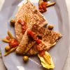 Omlet ze szpinakiem i serem w tortilli