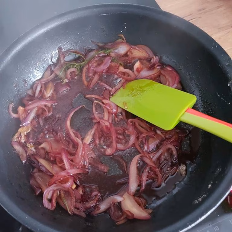 Cebula karmelizowana, konfitura z cebuli.