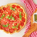 Quiche z pieczonymi pomidorami w sosie z pesto i ricotty