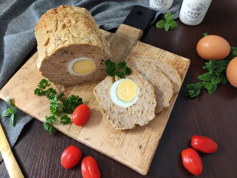 Pieczeń rzymska z jajkiem.