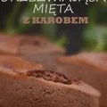 PUSZYSTE CIASTO: ORZEŹWIAJĄCA MIĘTA Z KAROBEM