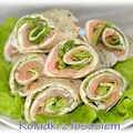 Mini tortille z łososiem i sałatą