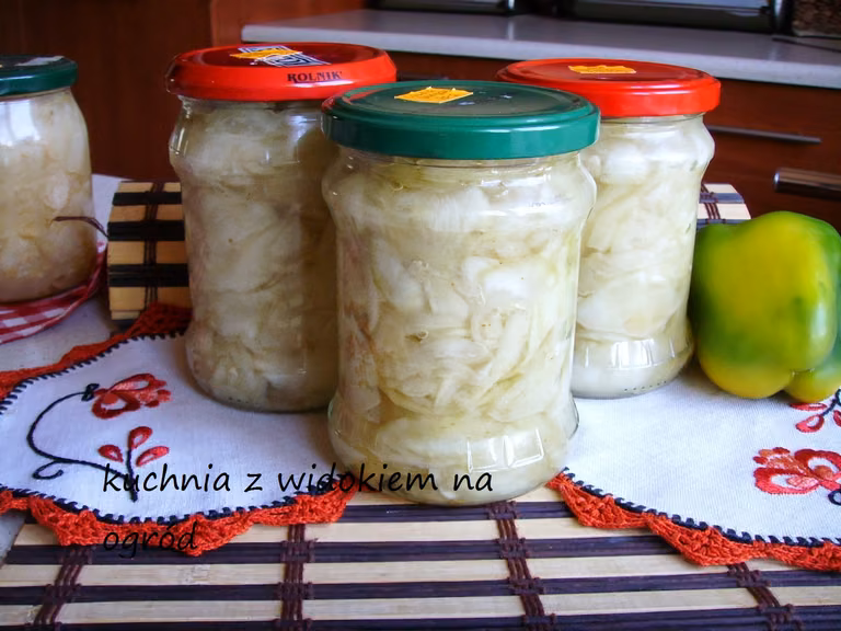 Cukinia po szwedzku. Smaczna sałatka na zimę. Domowe przetwory.
