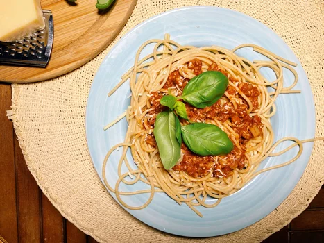 ŚRODA: SPAGHETTI Z SOSEM AL RAGU