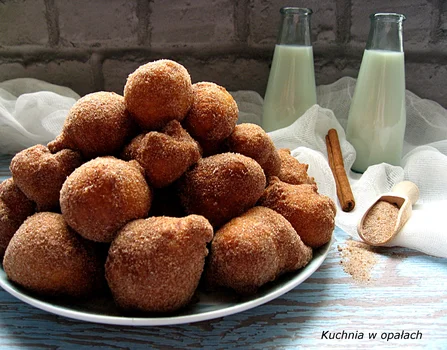 Mini pączki cynamonowe z serka homogenizowanego