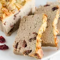 Świąteczny pasztet się kruszy? Dodaj to do masy, a będzie zwarty i delikatny!