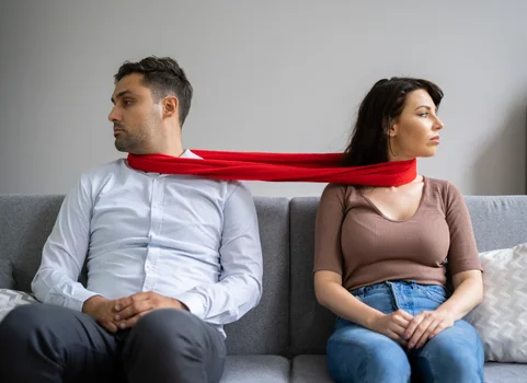 Jak wyjść z toksycznego związku? Paradoks Salomona pomoże Ci się uwolnić!