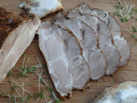 Karkówka pieczona w soli