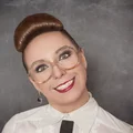 Uśmiechanie się w miejscu pracy: kiedy nie wypada tego robić?
