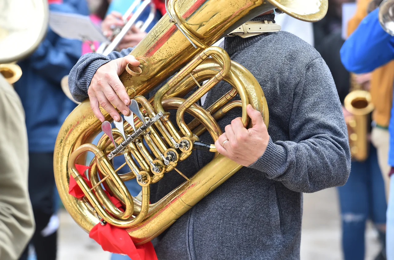 Międzynarodowy Dzień Tuby: Celebracja Głębokich Dźwięków