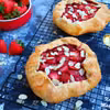 Galette z truskawkami i pastą migdałową